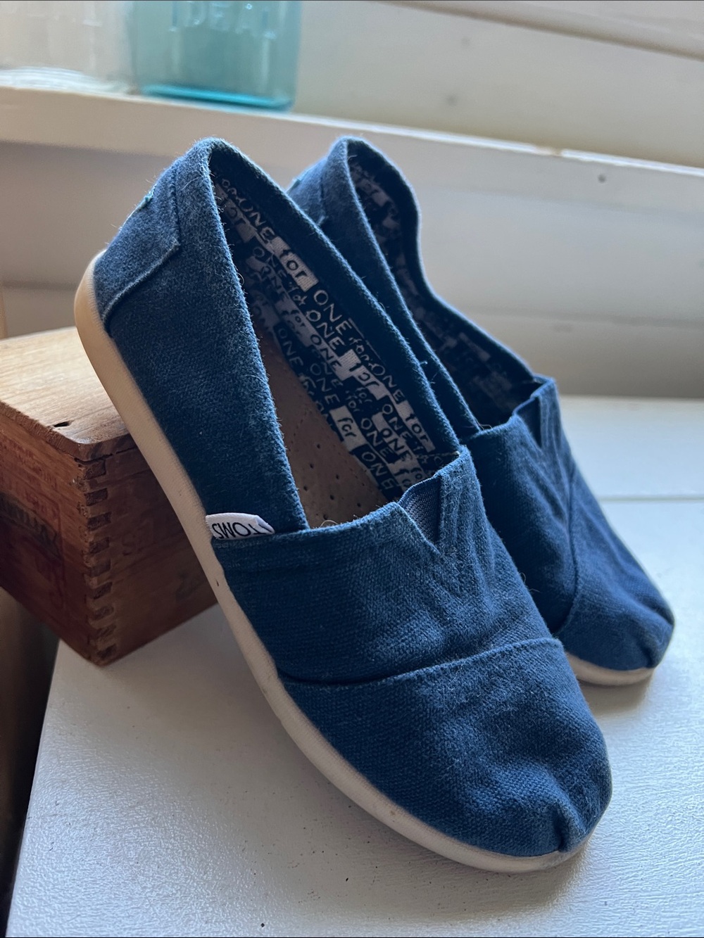 TOMS Kids Slip-On Canvas Sneakers in Navy Blue Youth size 1